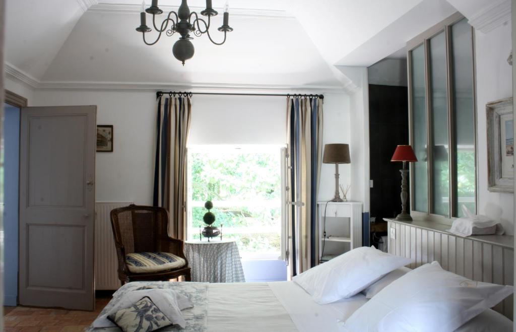 Chateau De L'Oiseliniere Gorges (Pays de la Loire) Room photo